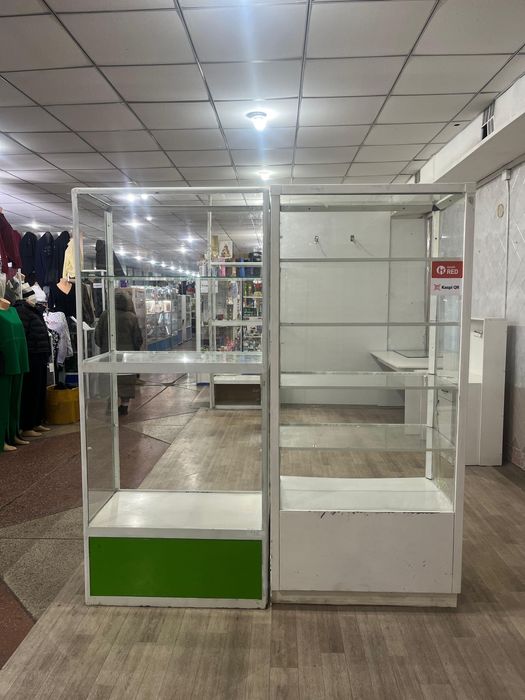 Продам Витрина с длинным стеклянным окном