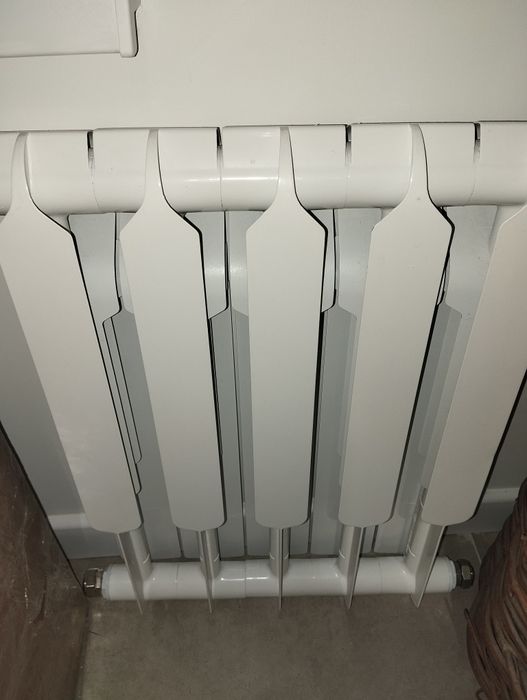 Продам батареи почти новые