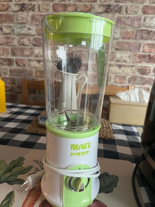 Blender vertical Nutri Express