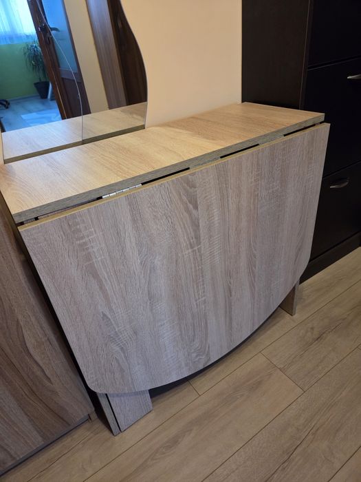 Трапезна маса с мултифункционални размери