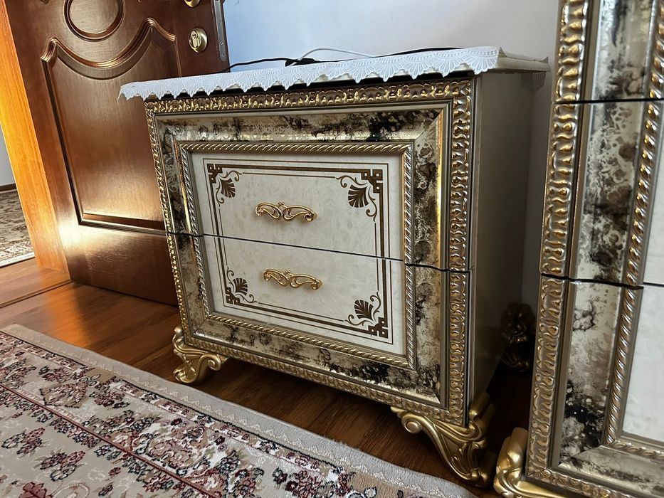 Продам спальный гарнитур