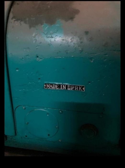 Токарьный станок в робочем состоянии