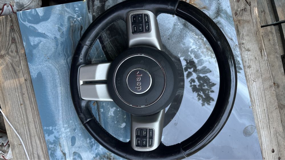 Volan cu incalzire airbag jeep Grand Cherokee 2012 piese dezmembrari