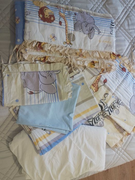 Бебешки комплект за кошара със завивка, възглавница и обиколници