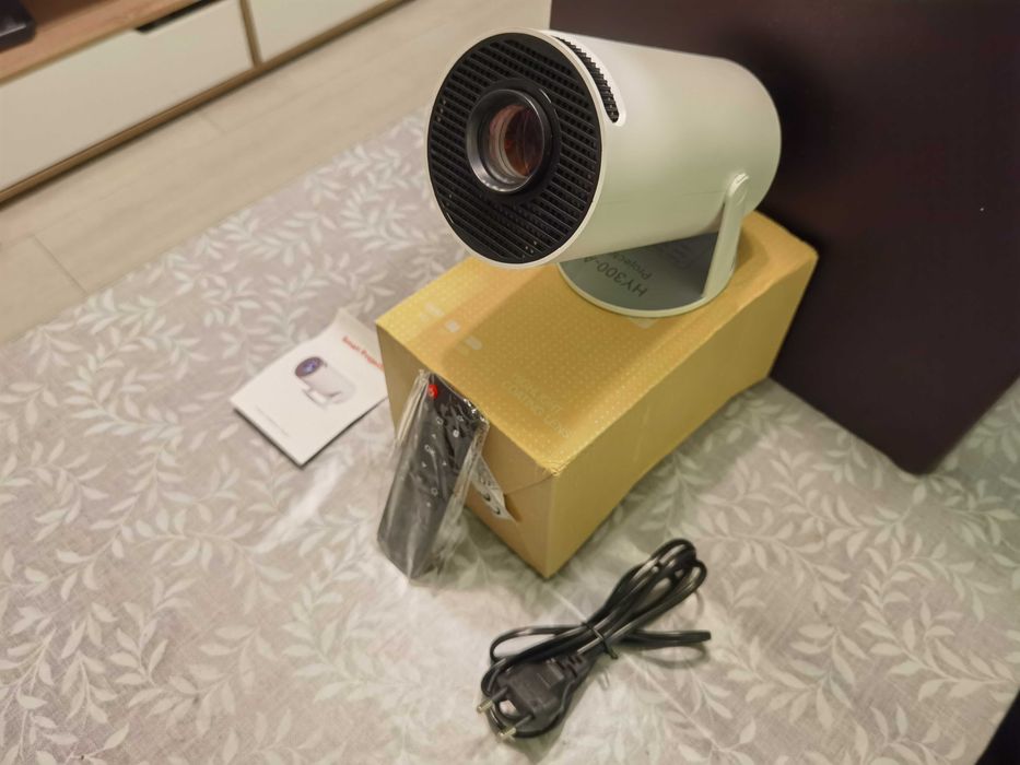 Смарт Проектор HY300 - Android 11 130 инча екран HDMI WiFi BT USB