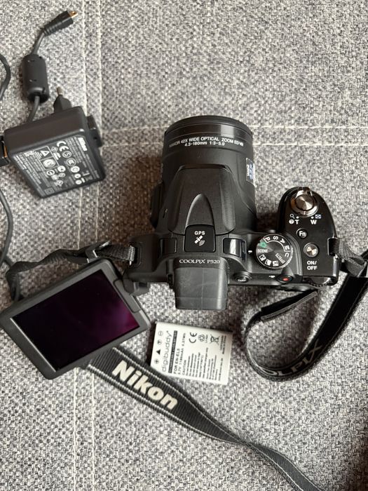 Aparat foto Nikon cu super zoom defect