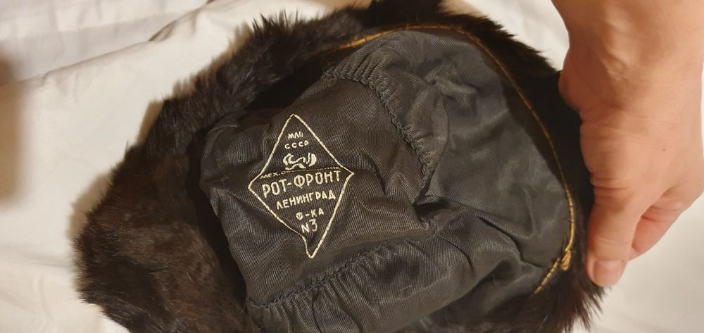 Căciuli blana naturala impecabile alba si neagra 54-56 cm