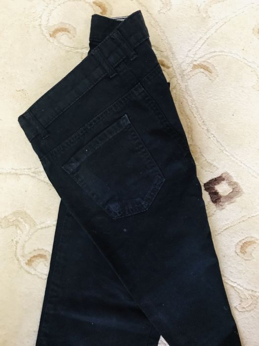 Однотонные чёрные джинсы на мальчика