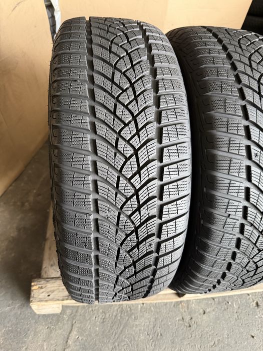 4 anvelope iarna 225/50/18 Goodyear Runflat ca noi!