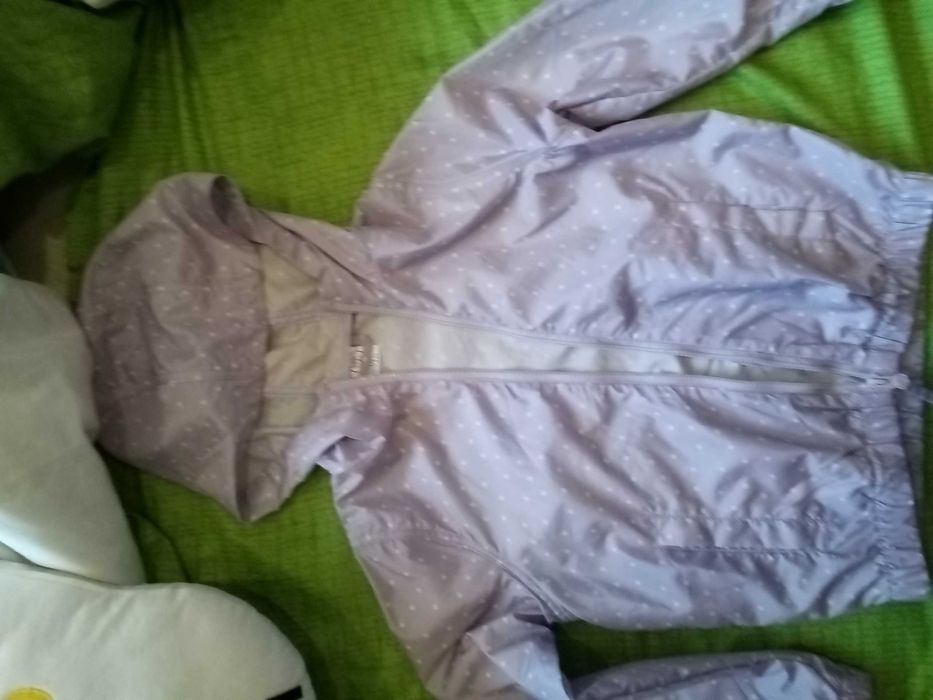 Пролетно яке за момиче 7-8 г.- 4 евро.