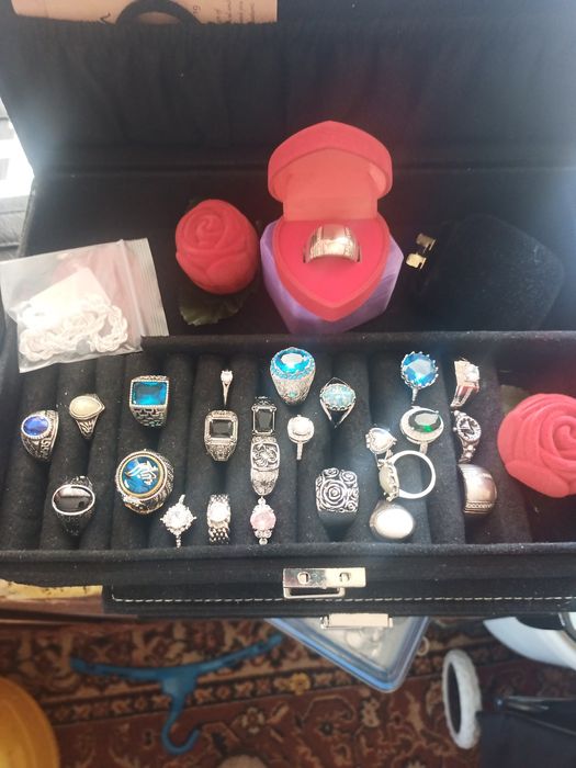 Мужские перстни.