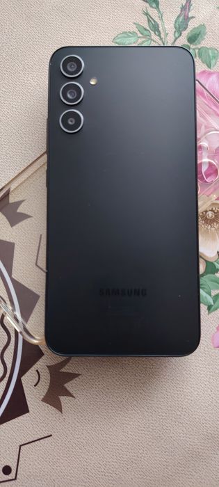 Vînd două telefoane Samsung a34 și honor magic 7lite