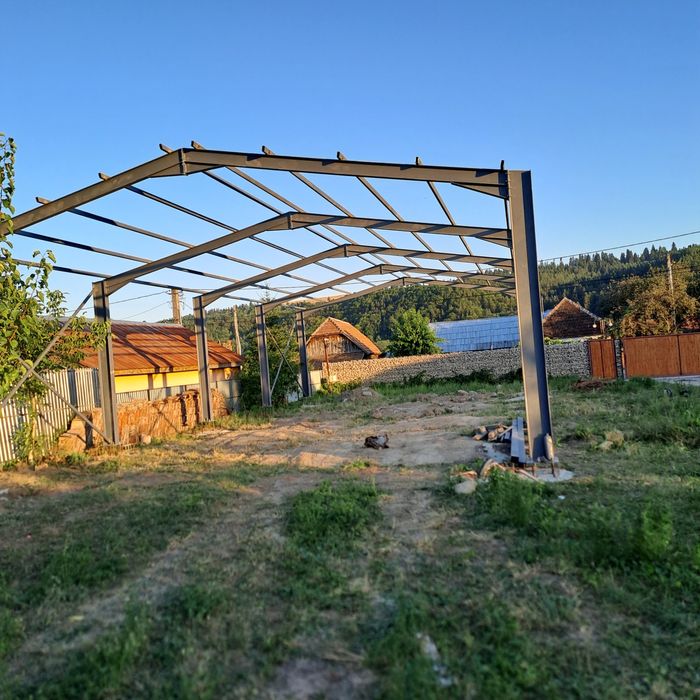 Hale metalice cu panou sandwich