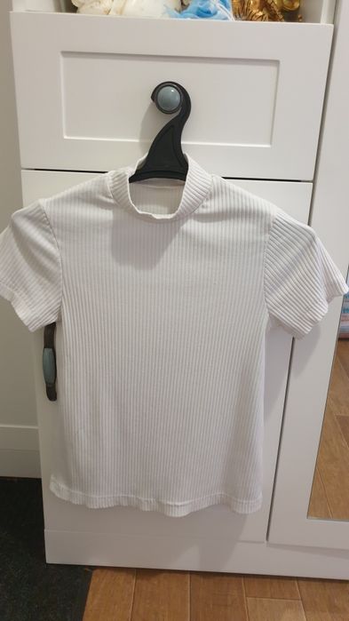 Блузки школьные продам