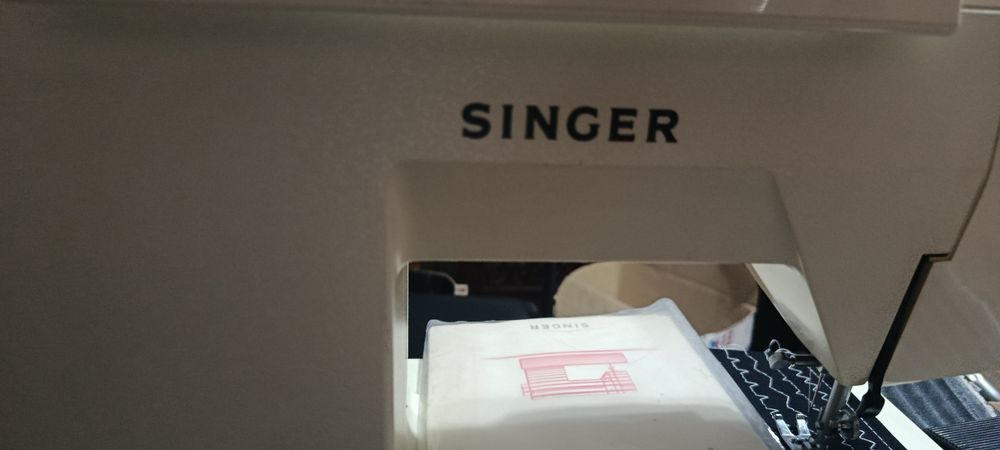 Mașina cusut Singer super elegance metal