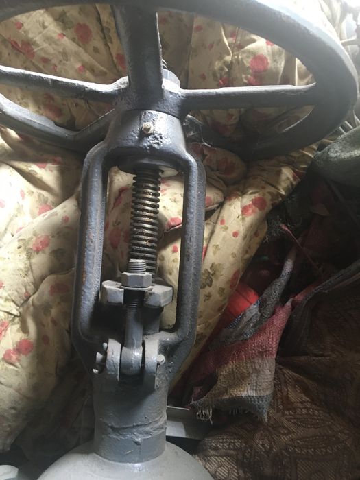 Продам задвижки новые