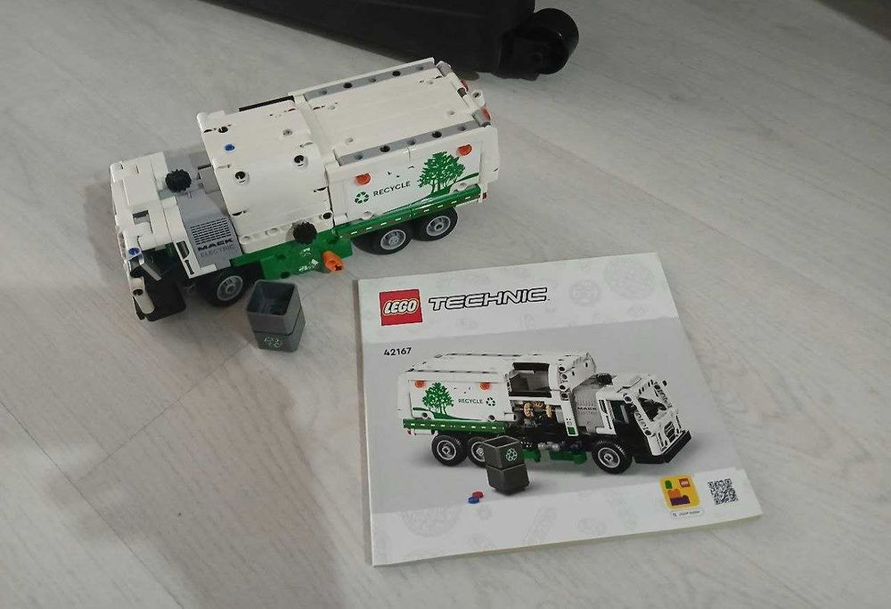 Lego Technic Mack LR Electric Garbage Truck (42167)