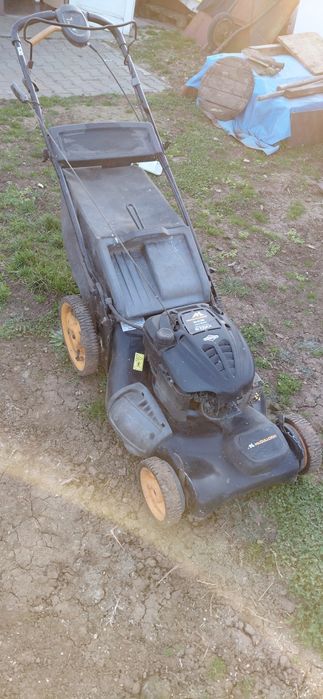 Masina tuns iarba cu tractiune