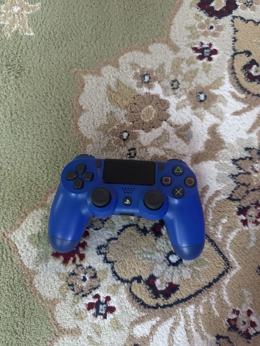 Продам Sony PlayStation 4 Slim + 2 джойстика