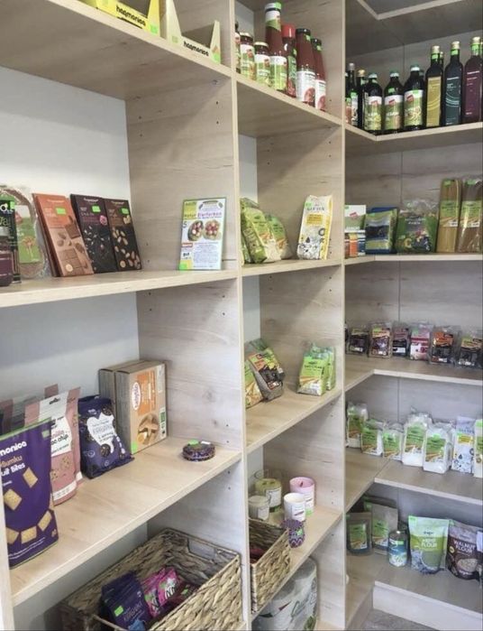 Етажерки, бюро, шкафове подходящи за магазин