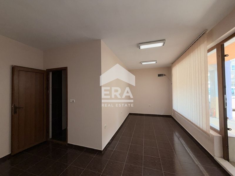 Дава се под наем Офис в Варна, Колхозен пазар - 35 кв.м за 350 € - Снимка #2