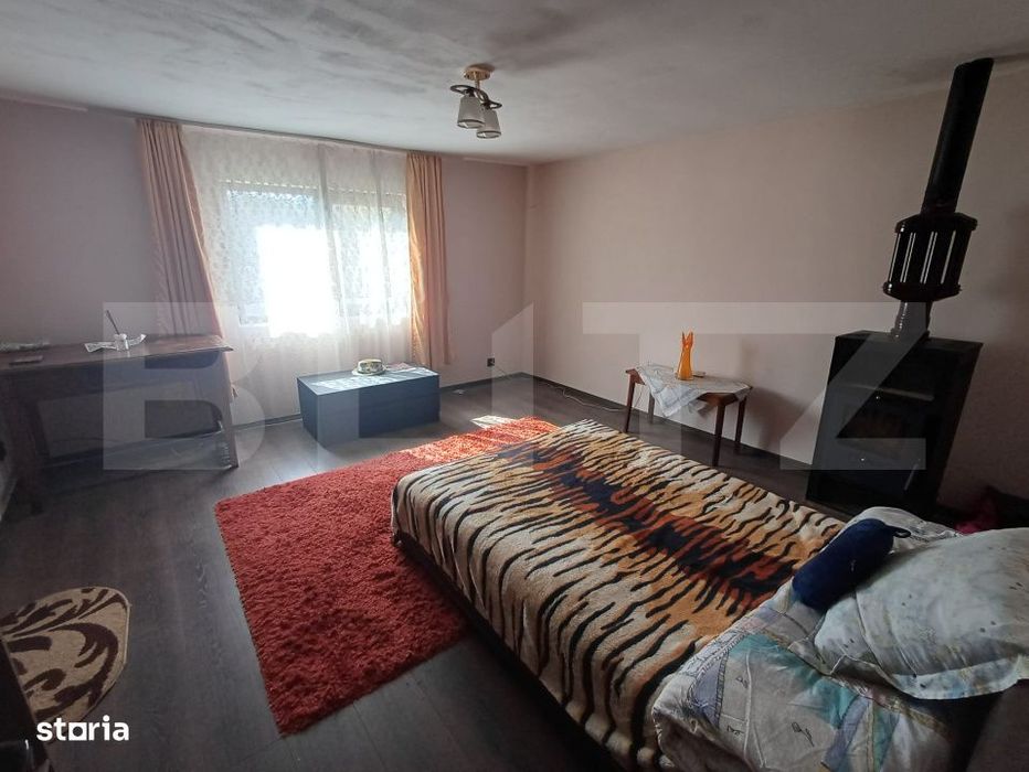 Casa batraneasca, renovabila, 1000 mp, front 18 ml, zona Arcani