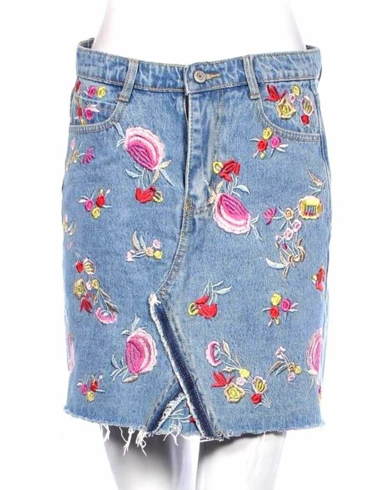 Дънкова пола с бродерии