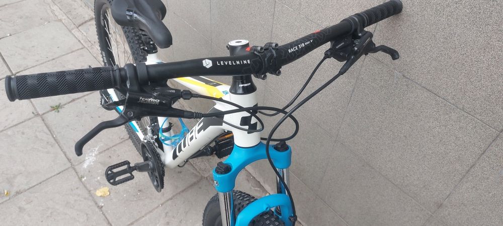 Продавам немски  алуминиев велосипед Cube 27,5цола,16 инча  рамка