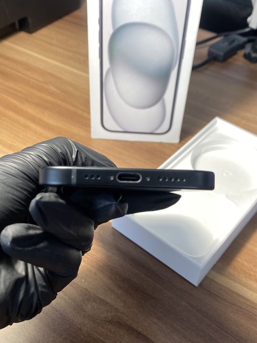 iPhone 15• 128 GB • Black