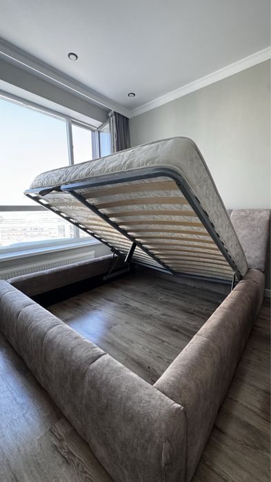 Кравать продается вместе с матрасом