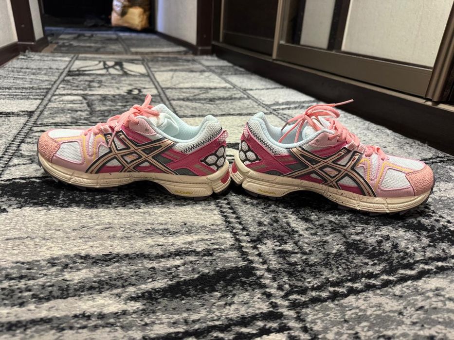 продаю кросовки ASICS, розовые