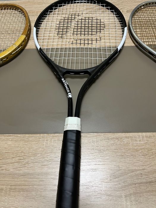 Ракети за тенис на корт