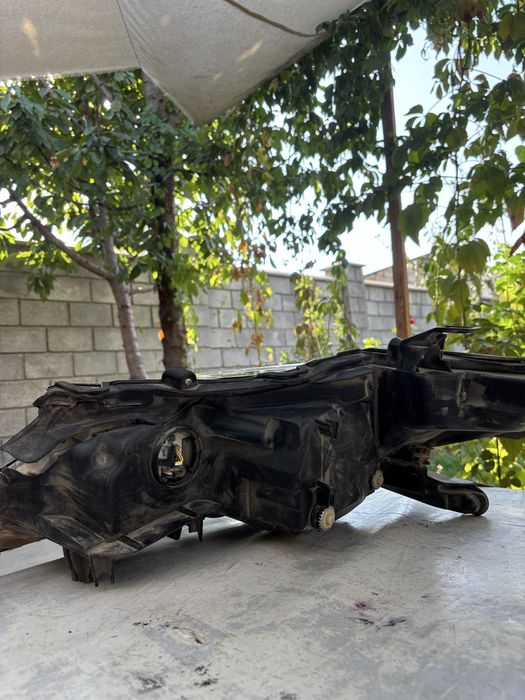 фара от тайота 70