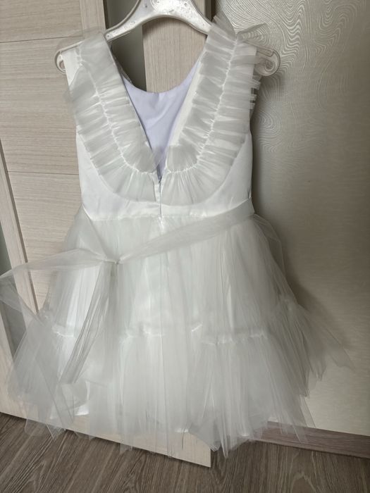 Продам платье детское белое