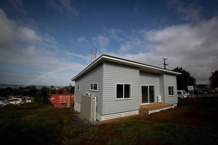 Vindem case din panouri sandwich