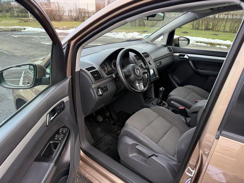 Volkswagen Touran 2011 1.6 TDi 5 locuri Euro5