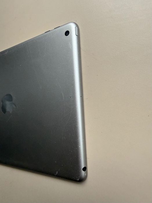 Tableta Apple iPad 6th Gen 32GB iOS 17