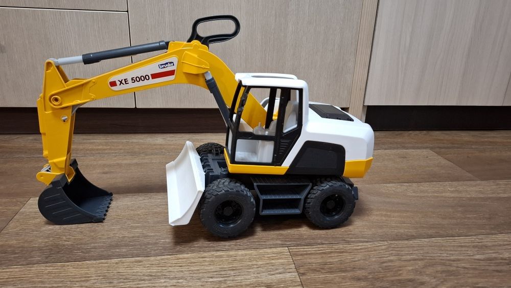 Колёсный экскаватор Bruder XE 5000
