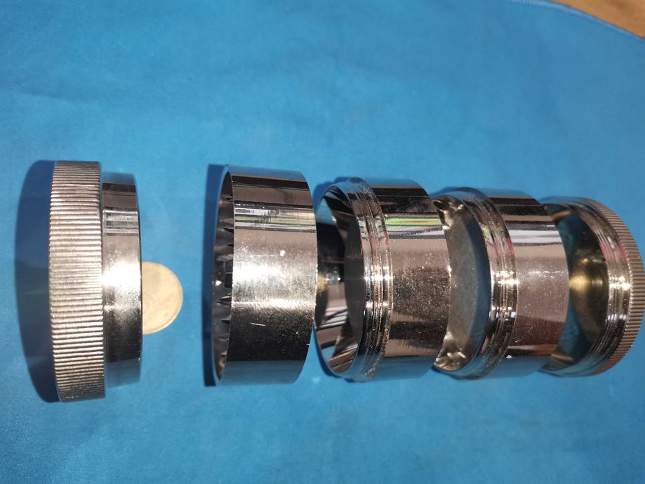 Macinator tutun si ierburi - grinder