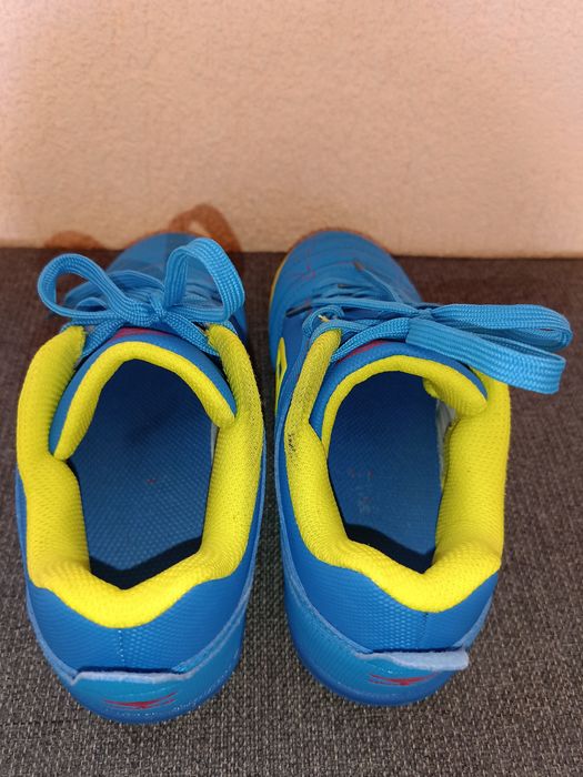 Маратонки Umbro 35 номер