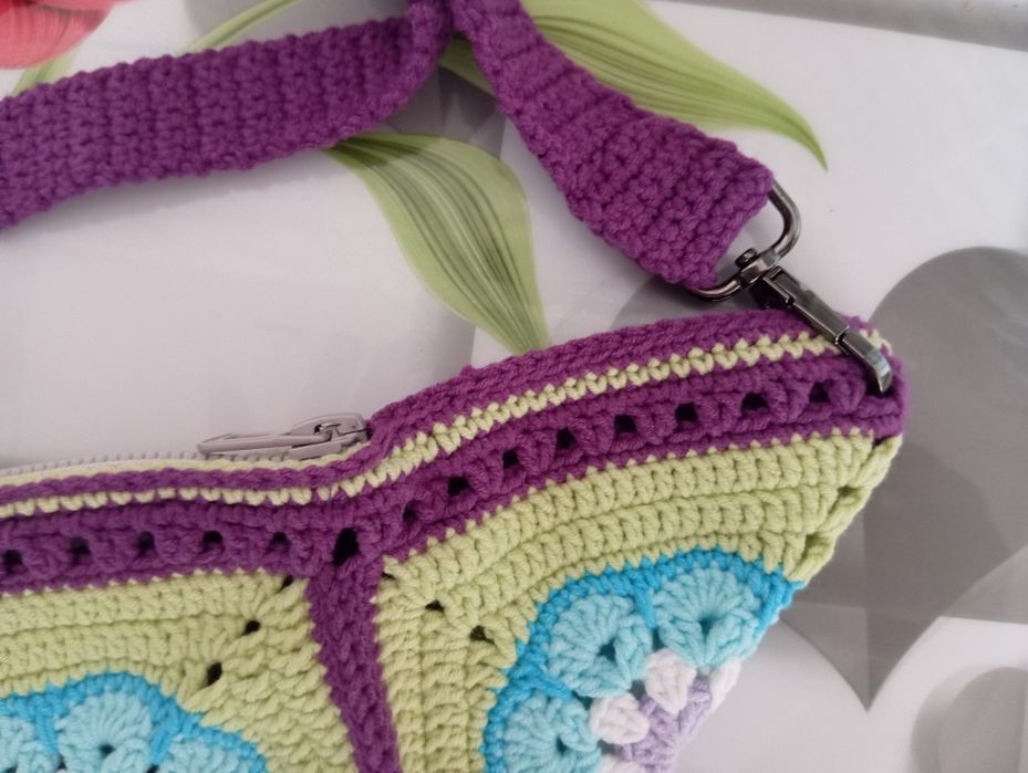 Сумка кроссбоди из квадратов.