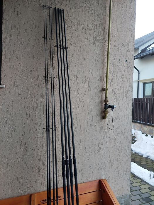 Set 4 lansete crap daiwa black widow de 3.90m 3,75lb 2tronsoane