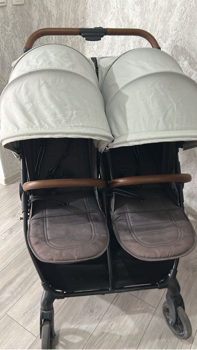 Коляска для двойни