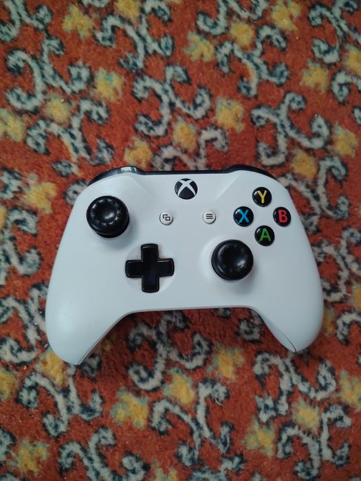 Xbox One S 1TB,stare foarte buna
