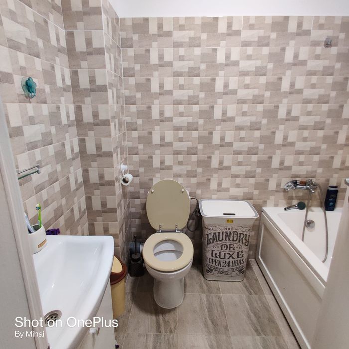 Apartament 3 camere cu loc de parcare