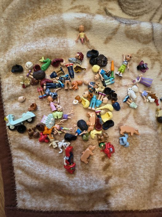Lot cărți / figurine lego friends