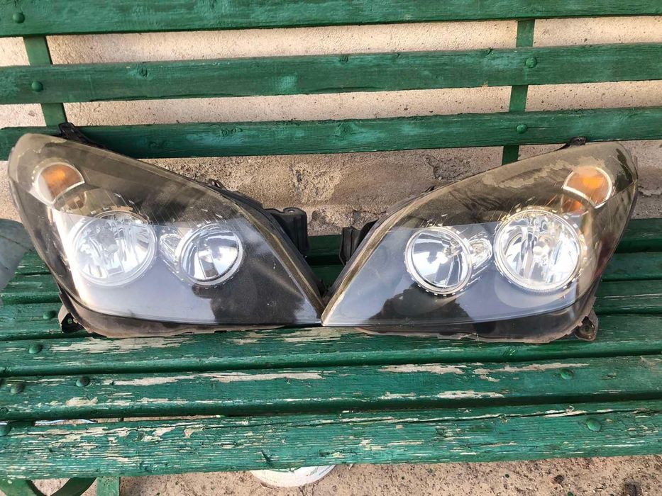 Ляв и десен фар Опел Астра H 2004-2009