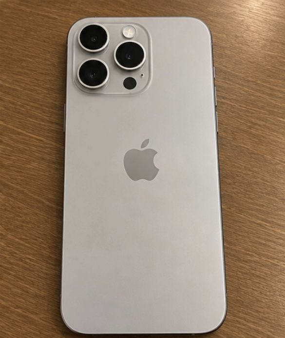 Iphone 15 pro silver