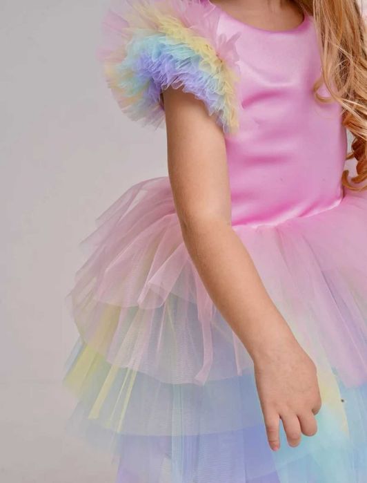 Продам нарядное платье для девочки, размер 110 (4-5 лет)