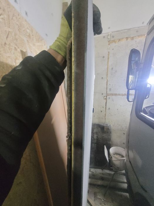 Дверь металлическая крепкая